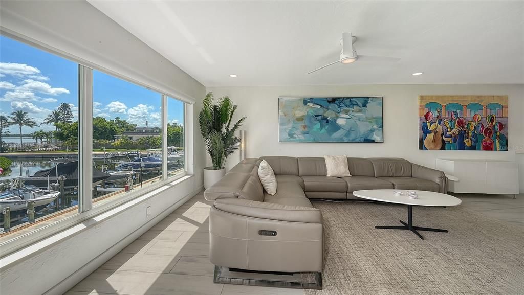 For Sale: $725,000 (2 beds, 2 baths, 1312 Square Feet)