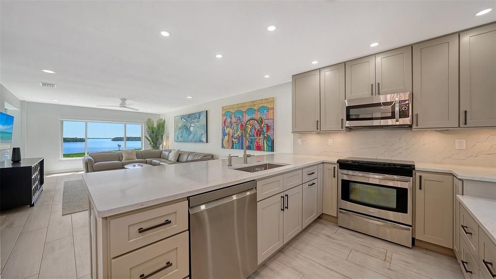 For Sale: $725,000 (2 beds, 2 baths, 1312 Square Feet)