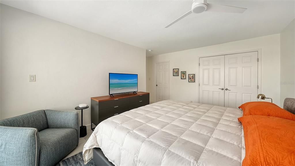 For Sale: $725,000 (2 beds, 2 baths, 1312 Square Feet)