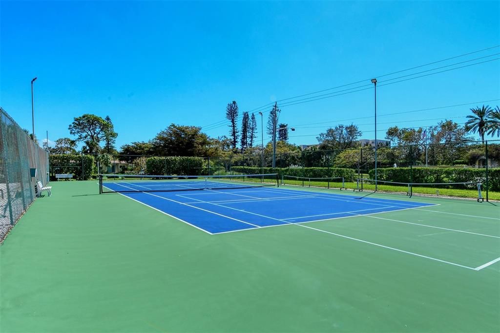 For Sale: $725,000 (2 beds, 2 baths, 1312 Square Feet)