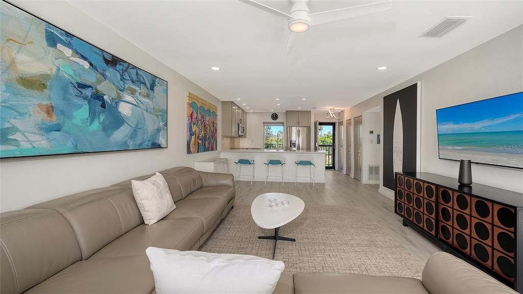 For Sale: $725,000 (2 beds, 2 baths, 1312 Square Feet)