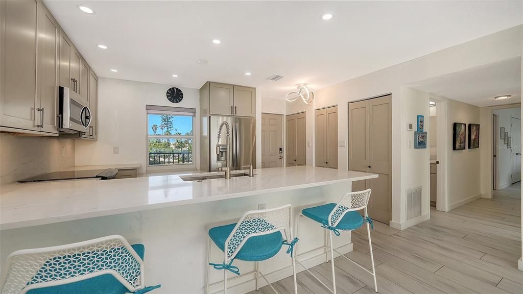 For Sale: $725,000 (2 beds, 2 baths, 1312 Square Feet)