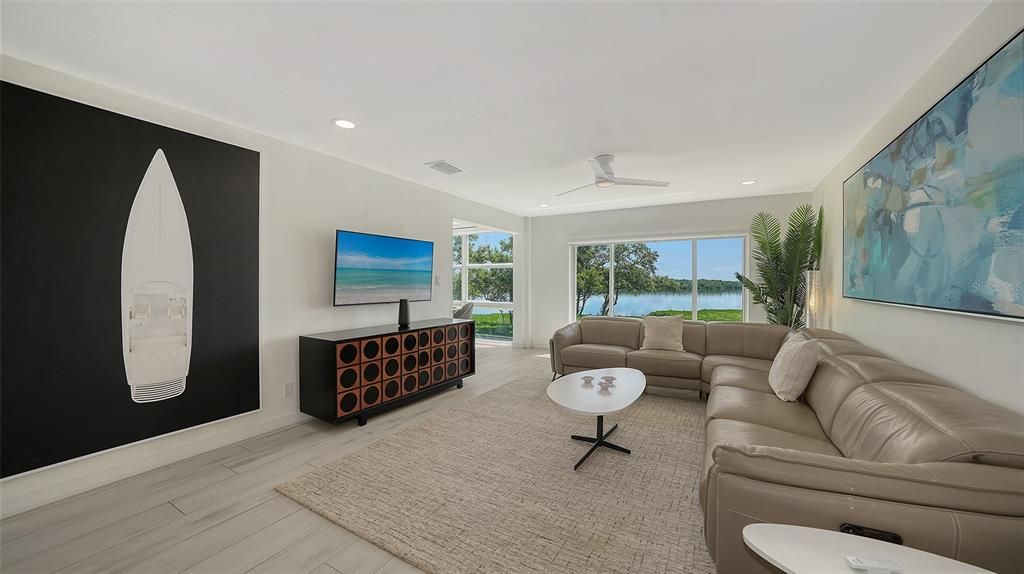 For Sale: $725,000 (2 beds, 2 baths, 1312 Square Feet)