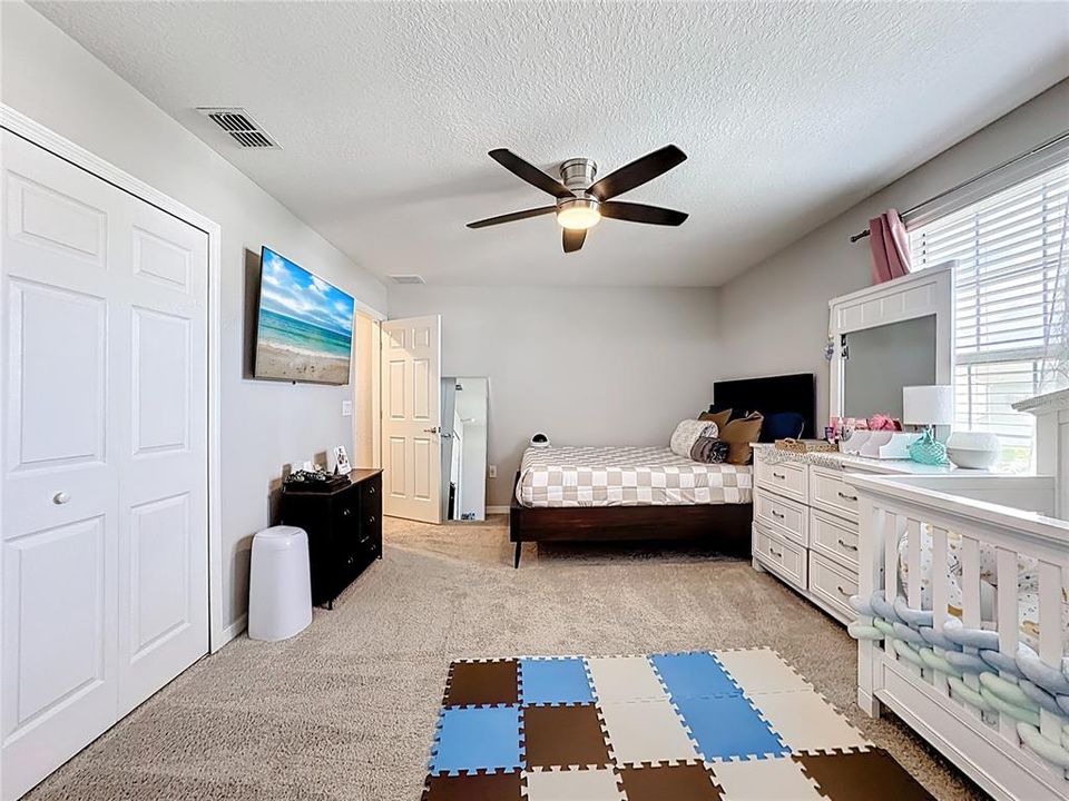 Active With Contract: $315,000 (3 beds, 2 baths, 1884 Square Feet)