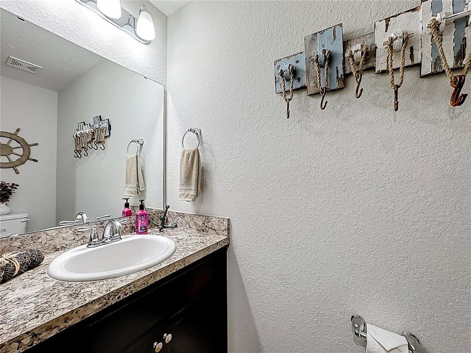 Active With Contract: $315,000 (3 beds, 2 baths, 1884 Square Feet)