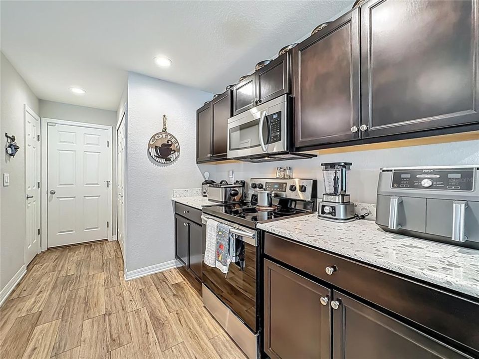 Active With Contract: $315,000 (3 beds, 2 baths, 1884 Square Feet)