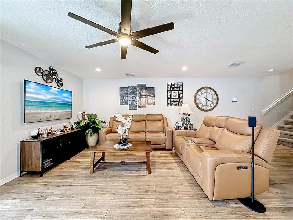 Active With Contract: $315,000 (3 beds, 2 baths, 1884 Square Feet)