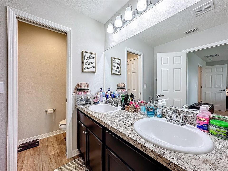 Active With Contract: $315,000 (3 beds, 2 baths, 1884 Square Feet)