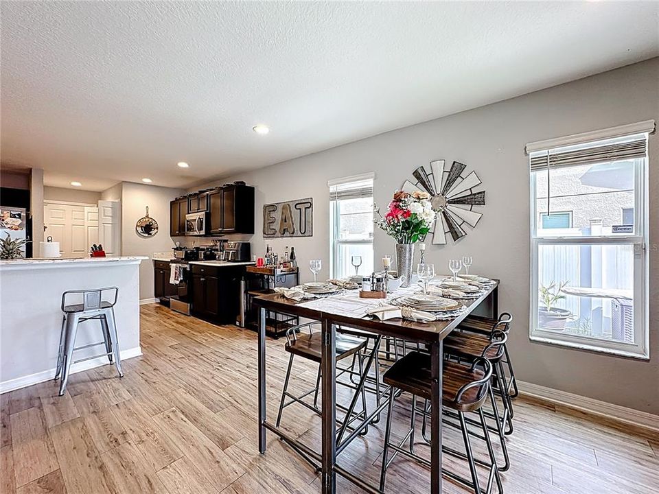 Active With Contract: $315,000 (3 beds, 2 baths, 1884 Square Feet)