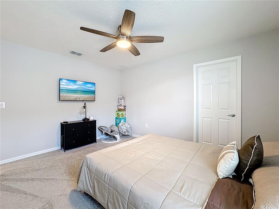 Active With Contract: $315,000 (3 beds, 2 baths, 1884 Square Feet)