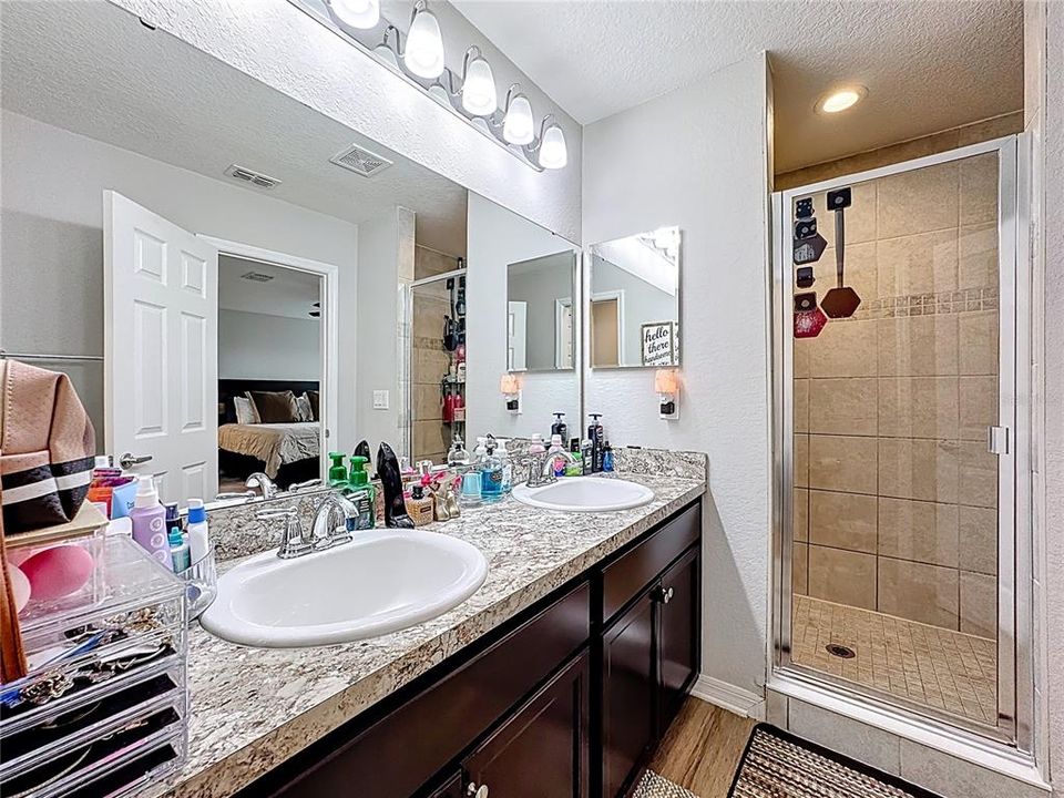 Active With Contract: $315,000 (3 beds, 2 baths, 1884 Square Feet)