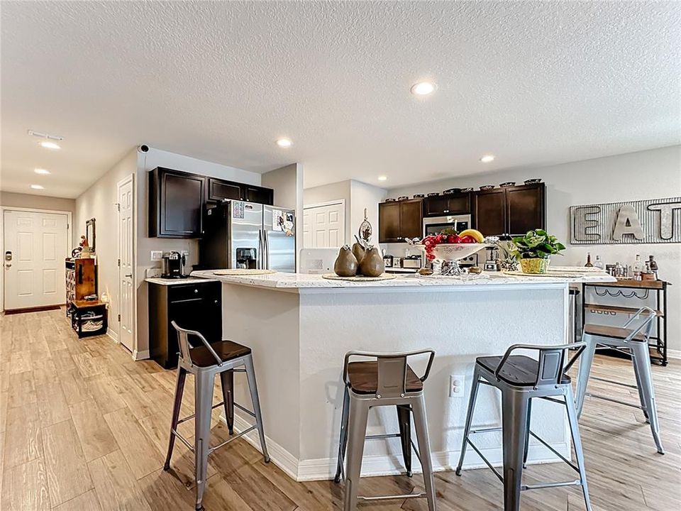 Active With Contract: $315,000 (3 beds, 2 baths, 1884 Square Feet)