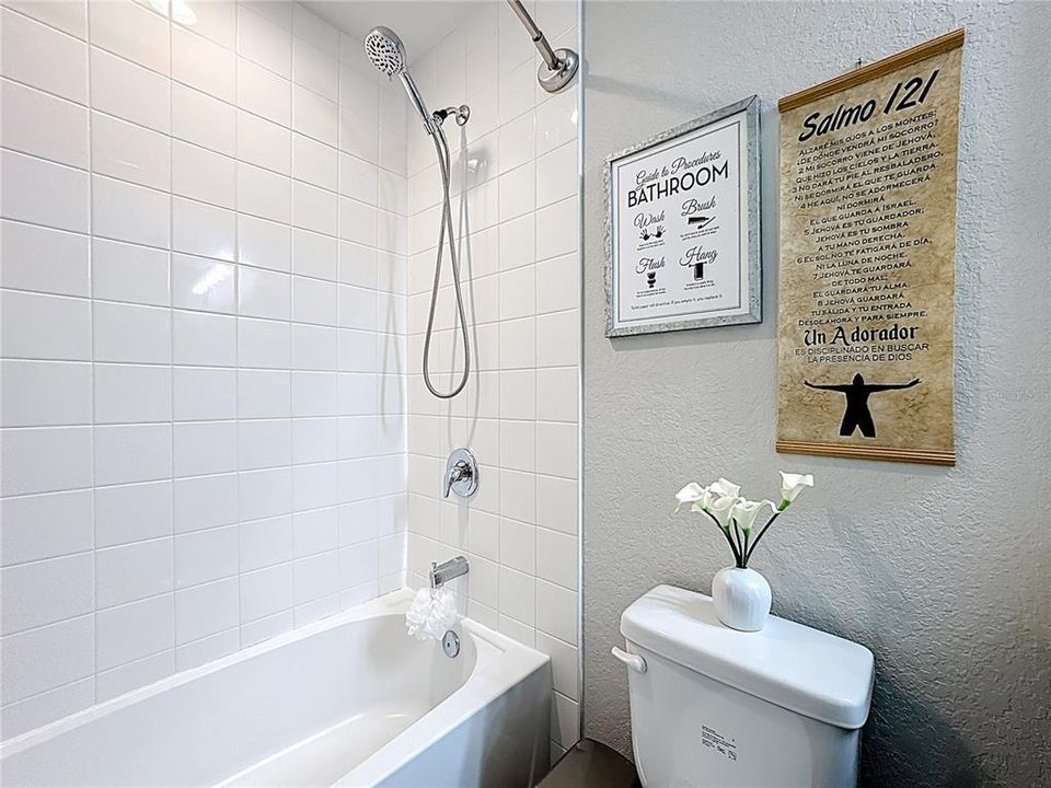 Active With Contract: $315,000 (3 beds, 2 baths, 1884 Square Feet)