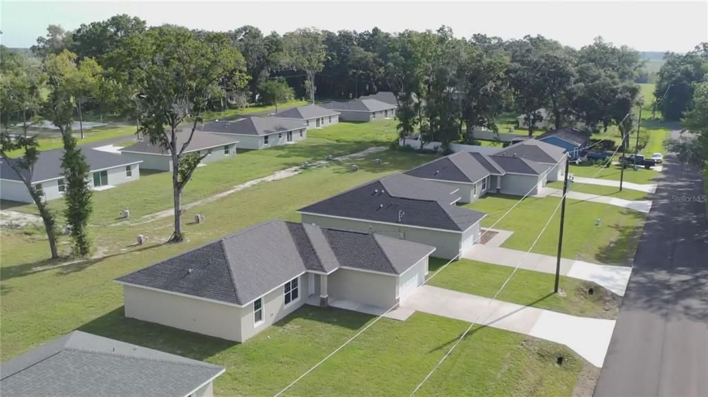 合同活跃: $242,000 (3 贝兹, 2 浴室, 1399 平方英尺)