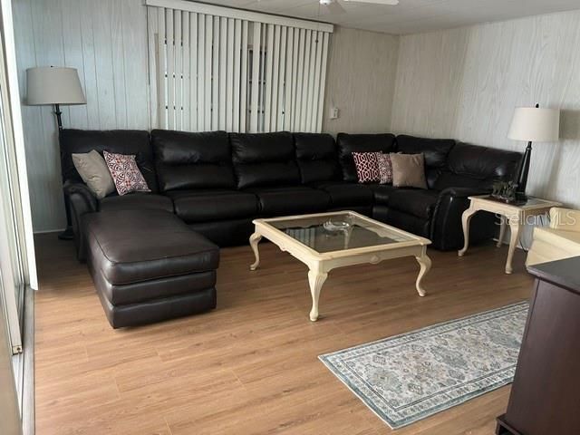 For Sale: $124,900 (2 beds, 1 baths, 660 Square Feet)