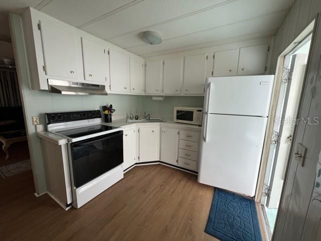 For Sale: $124,900 (2 beds, 1 baths, 660 Square Feet)