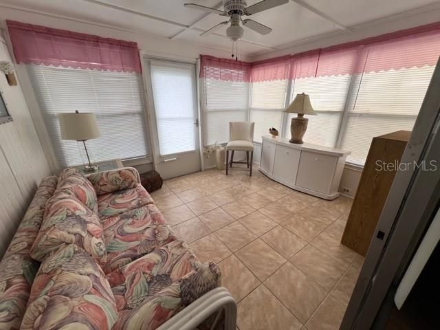 For Sale: $124,900 (2 beds, 1 baths, 660 Square Feet)