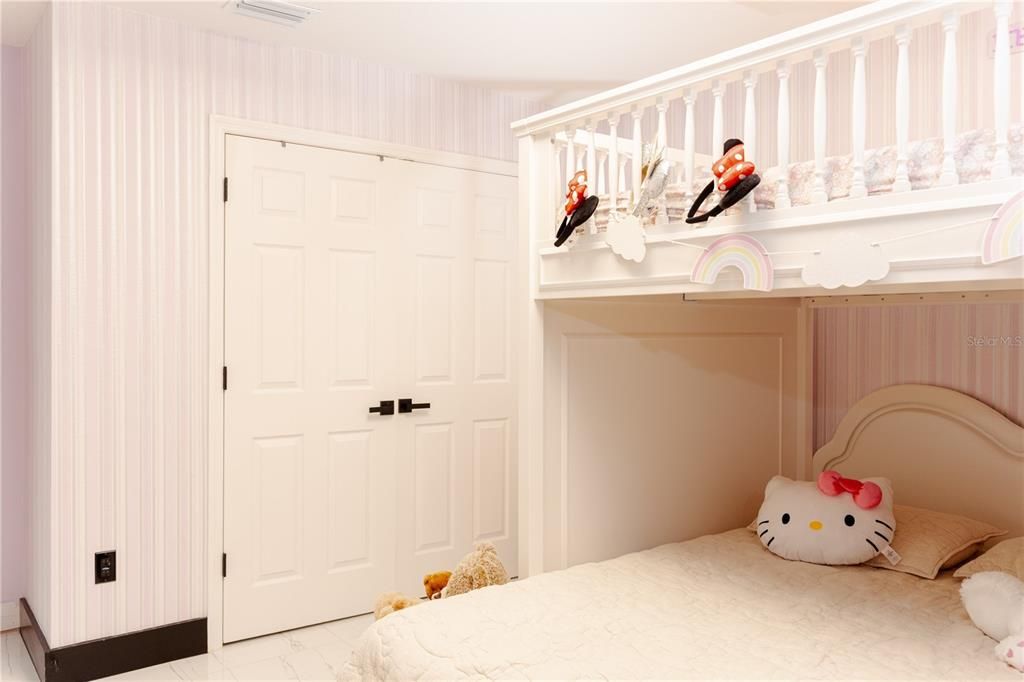 En Venta: $789,000 (5 camas, 3 baños, 3199 Pies cuadrados)