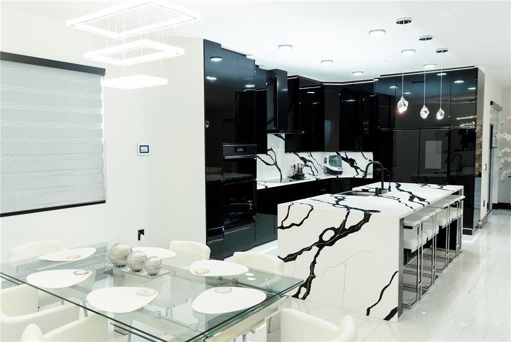 En Venta: $789,000 (5 camas, 3 baños, 3199 Pies cuadrados)