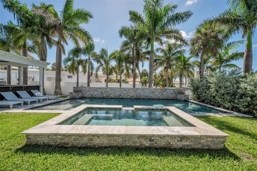 合同活跃: $2,685,000 (4 贝兹, 4 浴室, 4171 平方英尺)