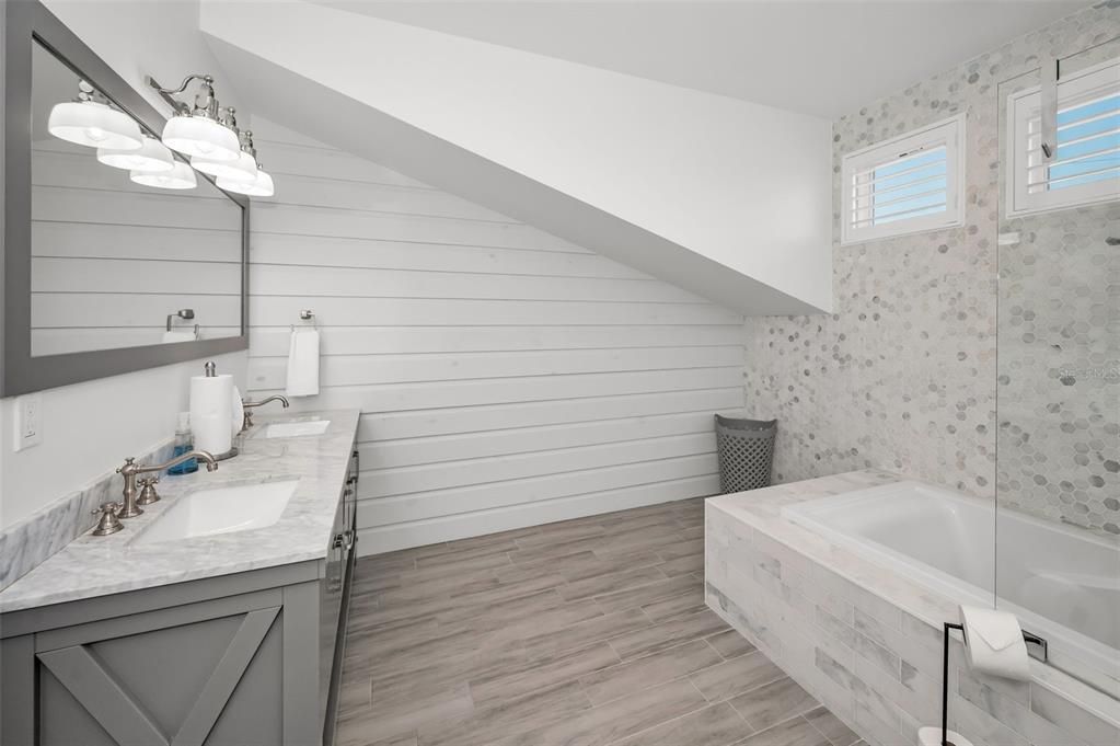 合同活跃: $2,685,000 (4 贝兹, 4 浴室, 4171 平方英尺)