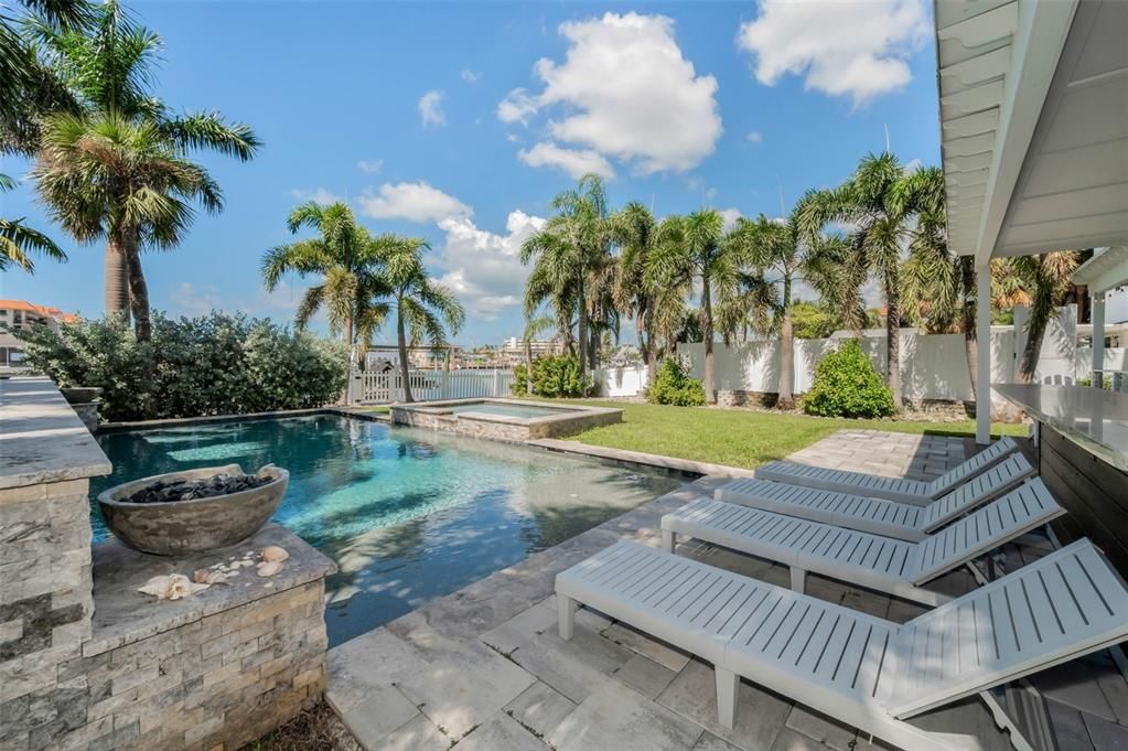 合同活跃: $2,685,000 (4 贝兹, 4 浴室, 4171 平方英尺)