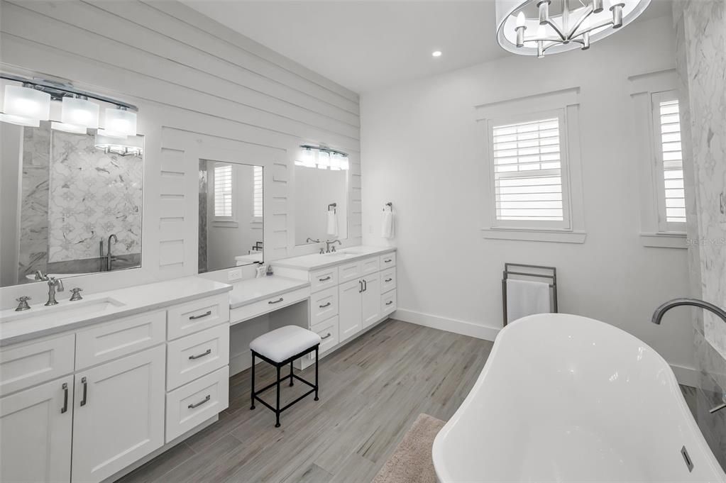 合同活跃: $2,685,000 (4 贝兹, 4 浴室, 4171 平方英尺)