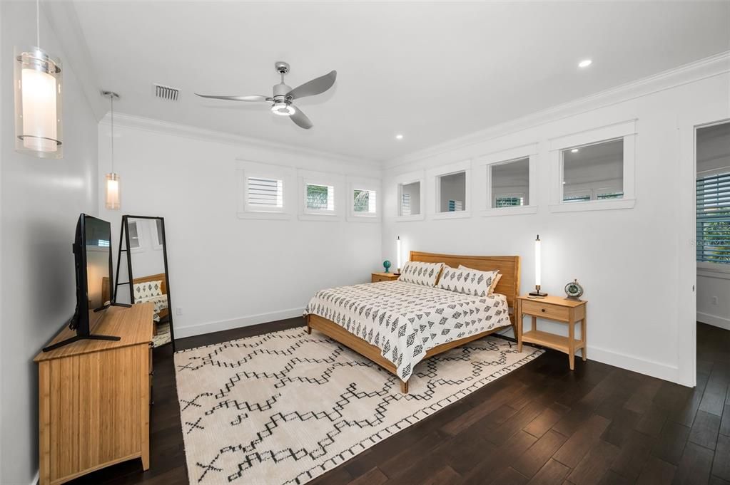 合同活跃: $2,685,000 (4 贝兹, 4 浴室, 4171 平方英尺)