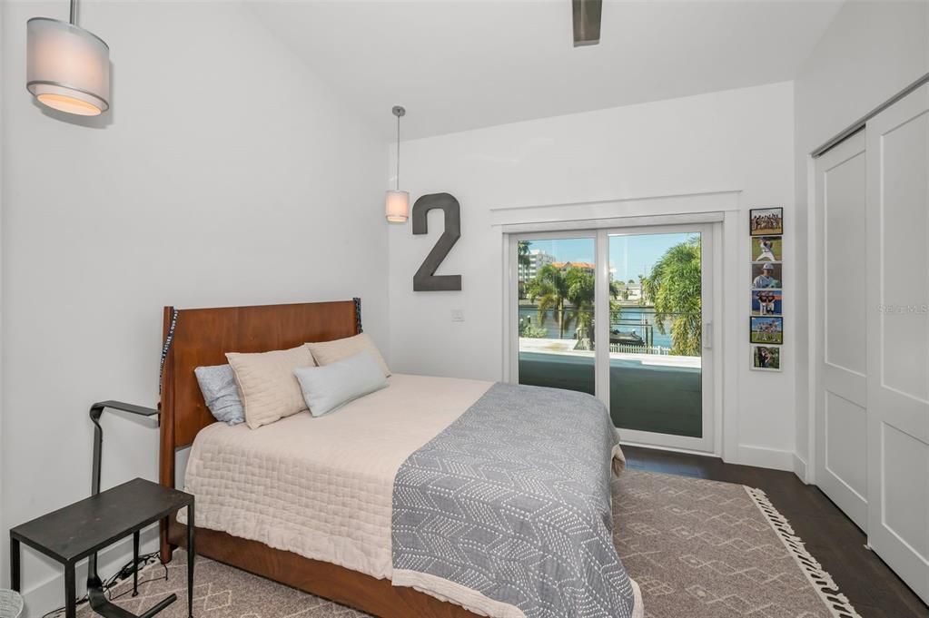 合同活跃: $2,685,000 (4 贝兹, 4 浴室, 4171 平方英尺)