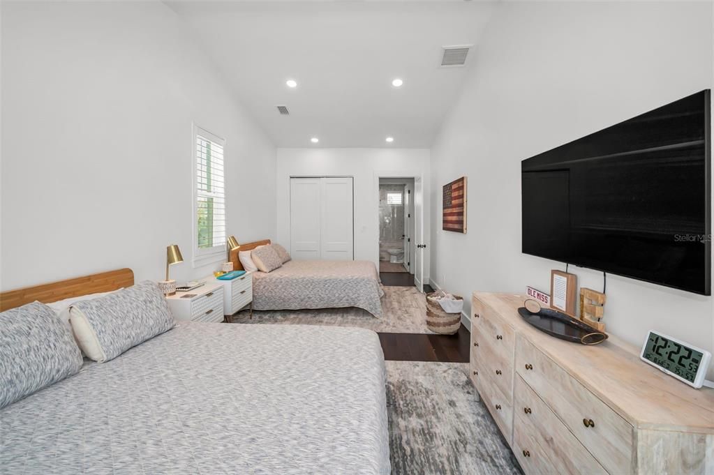 合同活跃: $2,685,000 (4 贝兹, 4 浴室, 4171 平方英尺)