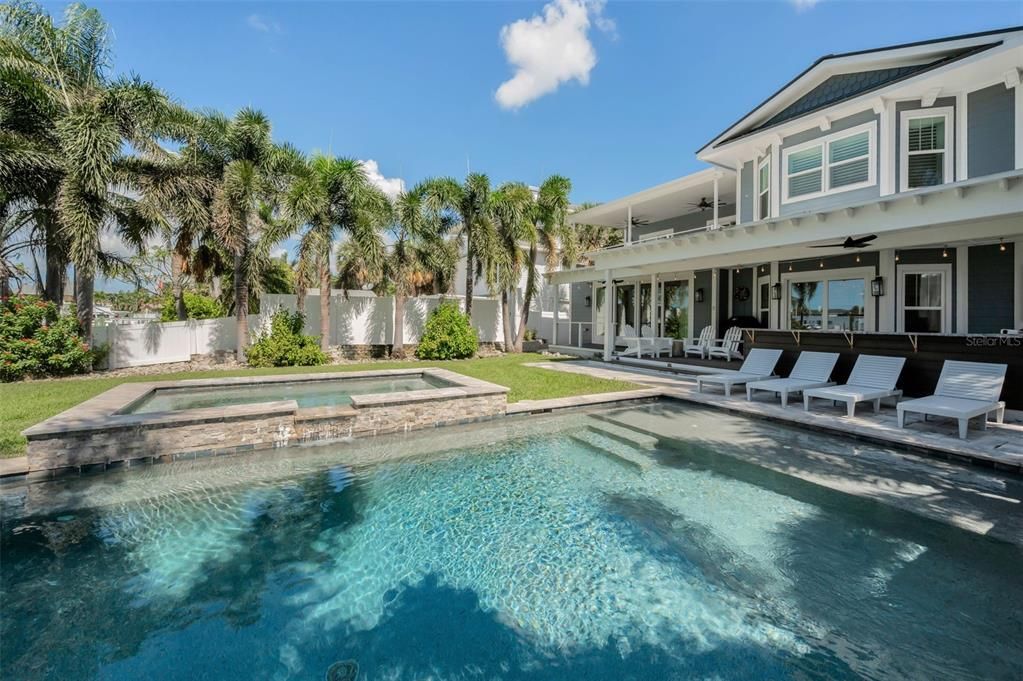 合同活跃: $2,685,000 (4 贝兹, 4 浴室, 4171 平方英尺)