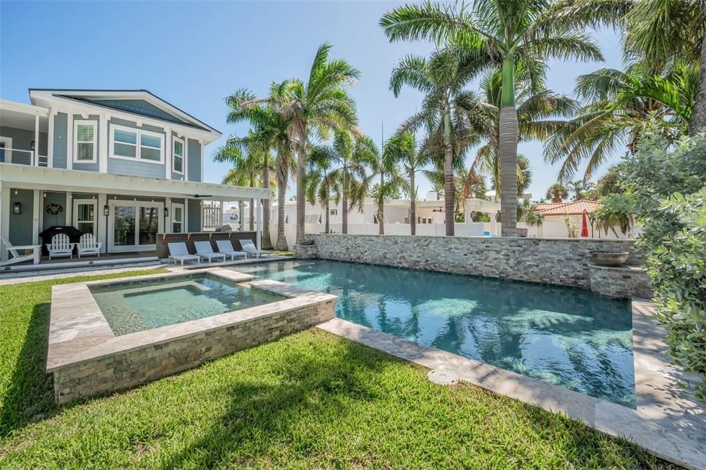 合同活跃: $2,685,000 (4 贝兹, 4 浴室, 4171 平方英尺)