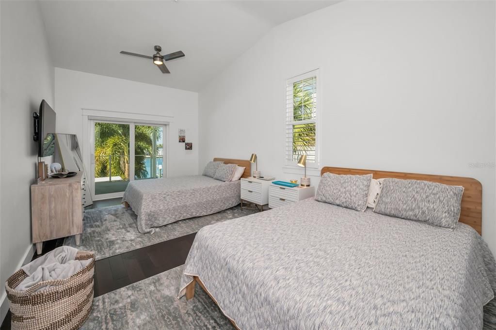 合同活跃: $2,685,000 (4 贝兹, 4 浴室, 4171 平方英尺)