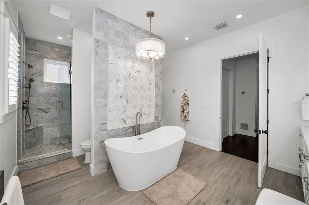 合同活跃: $2,685,000 (4 贝兹, 4 浴室, 4171 平方英尺)