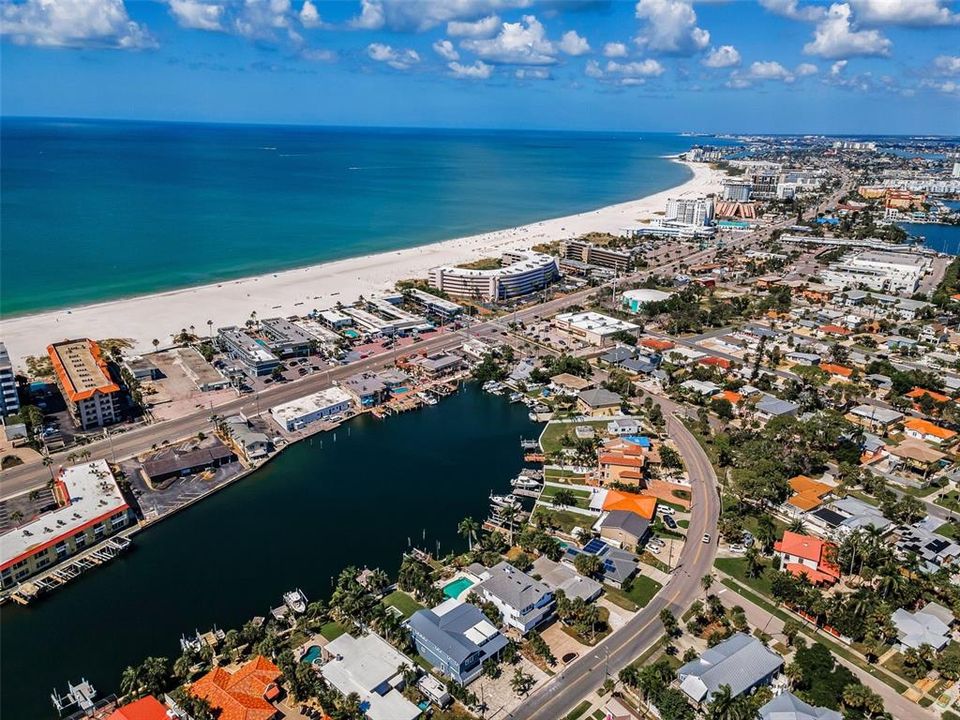 合同活跃: $2,685,000 (4 贝兹, 4 浴室, 4171 平方英尺)