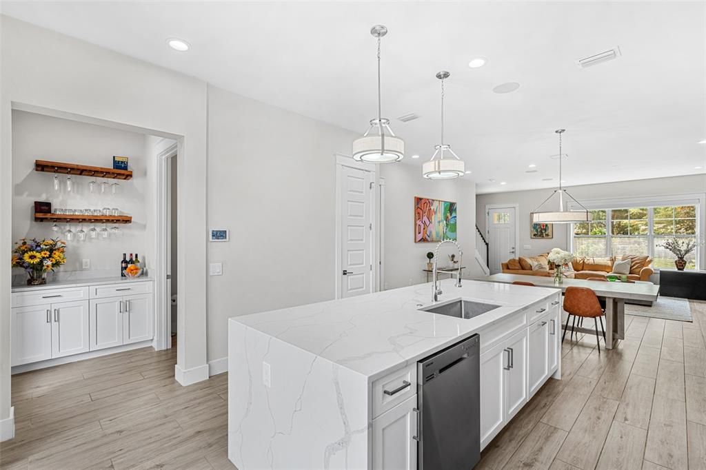 En Venta: $679,000 (3 camas, 2 baños, 1866 Pies cuadrados)