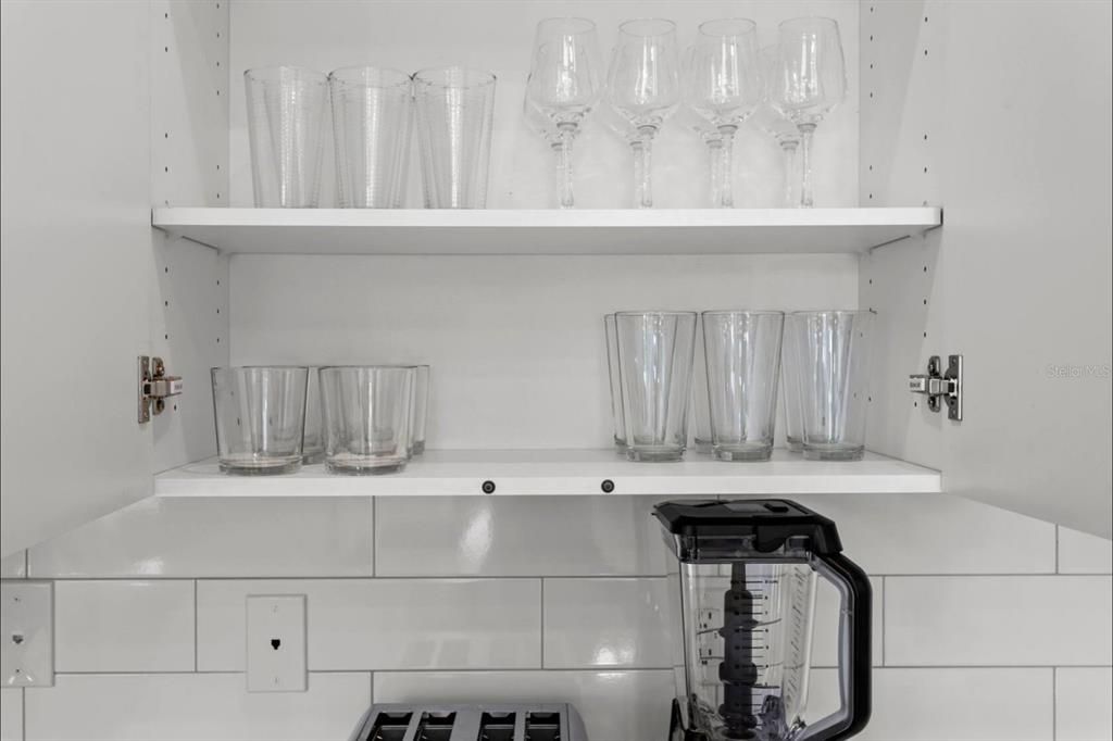 For Rent: $9,999 (5 beds, 4 baths, 2586 Square Feet)