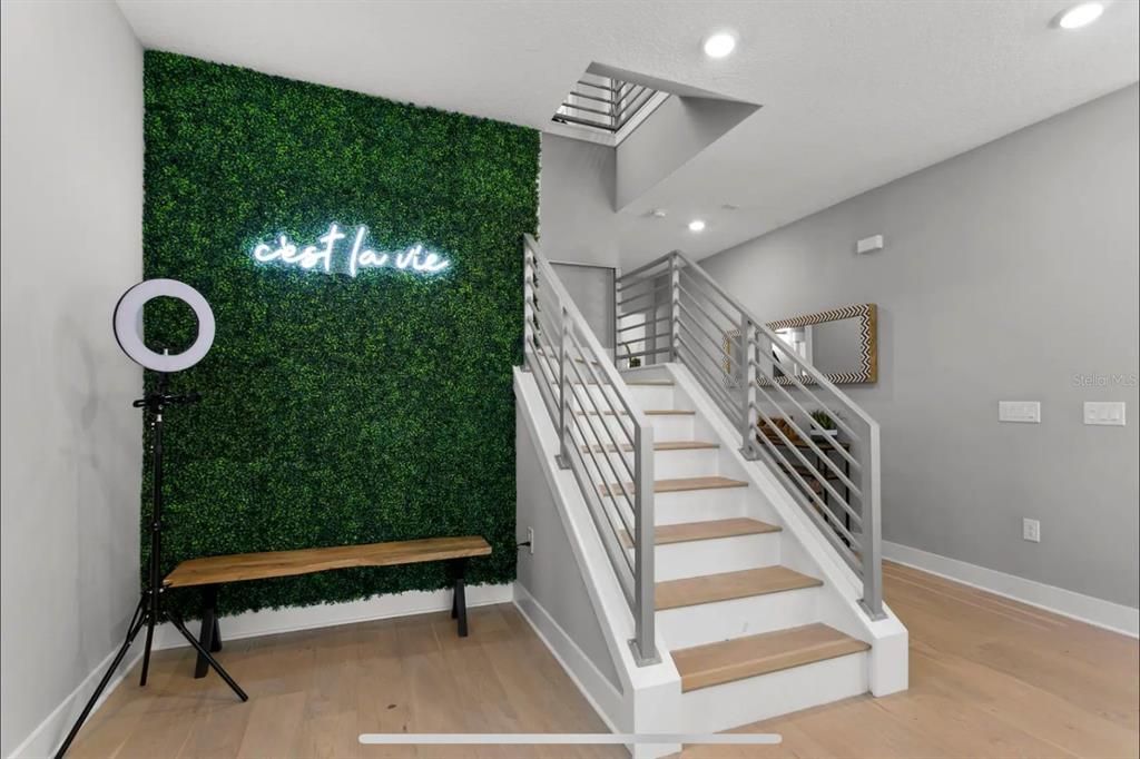 For Rent: $9,999 (5 beds, 4 baths, 2586 Square Feet)