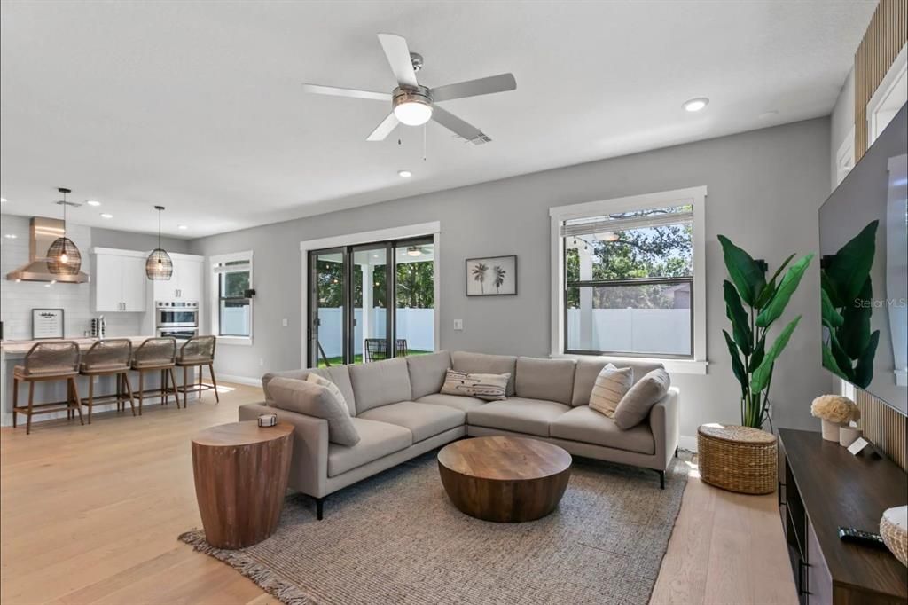 For Rent: $9,999 (5 beds, 4 baths, 2586 Square Feet)