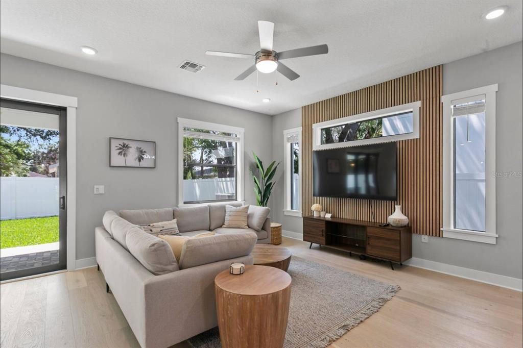 For Rent: $9,999 (5 beds, 4 baths, 2586 Square Feet)