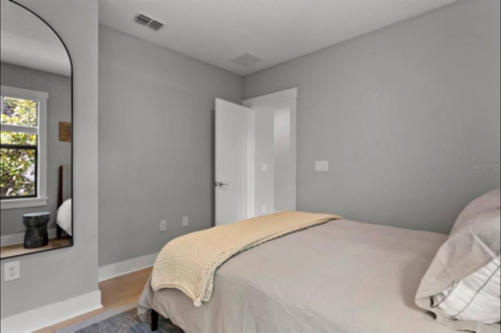 For Rent: $9,999 (5 beds, 4 baths, 2586 Square Feet)