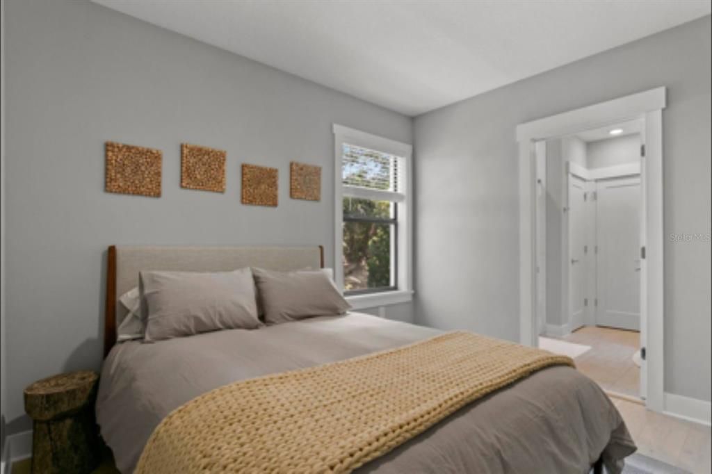 For Rent: $9,999 (5 beds, 4 baths, 2586 Square Feet)