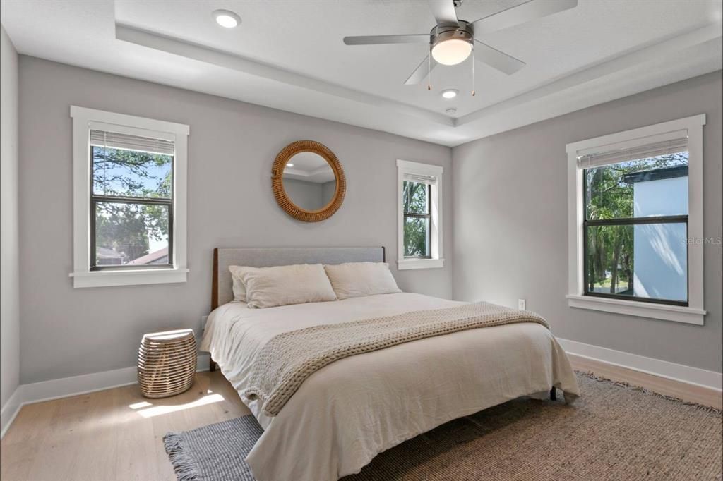 For Rent: $9,999 (5 beds, 4 baths, 2586 Square Feet)