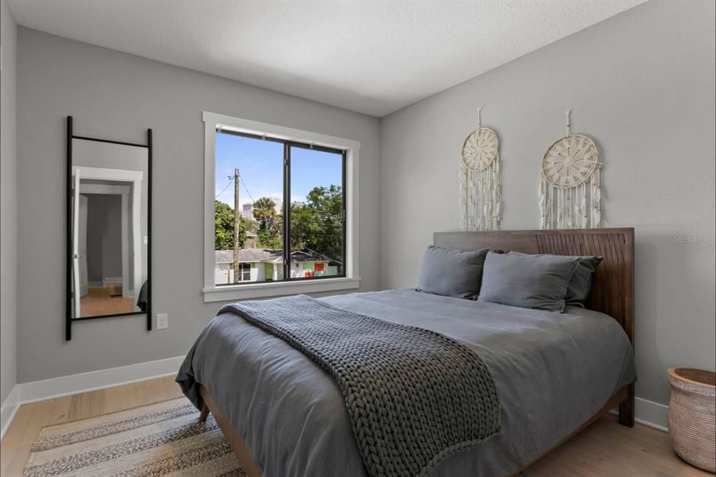 For Rent: $9,999 (5 beds, 4 baths, 2586 Square Feet)