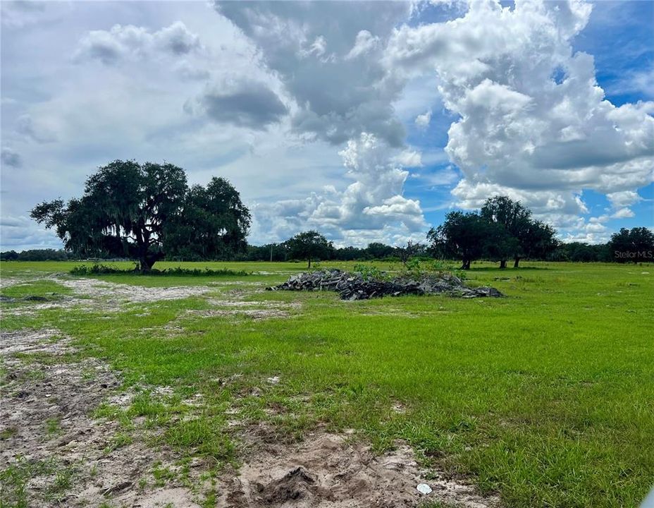На продажу: $3,000,000 (80.10 acres)