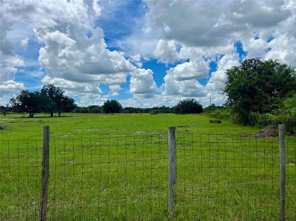 На продажу: $3,000,000 (80.10 acres)