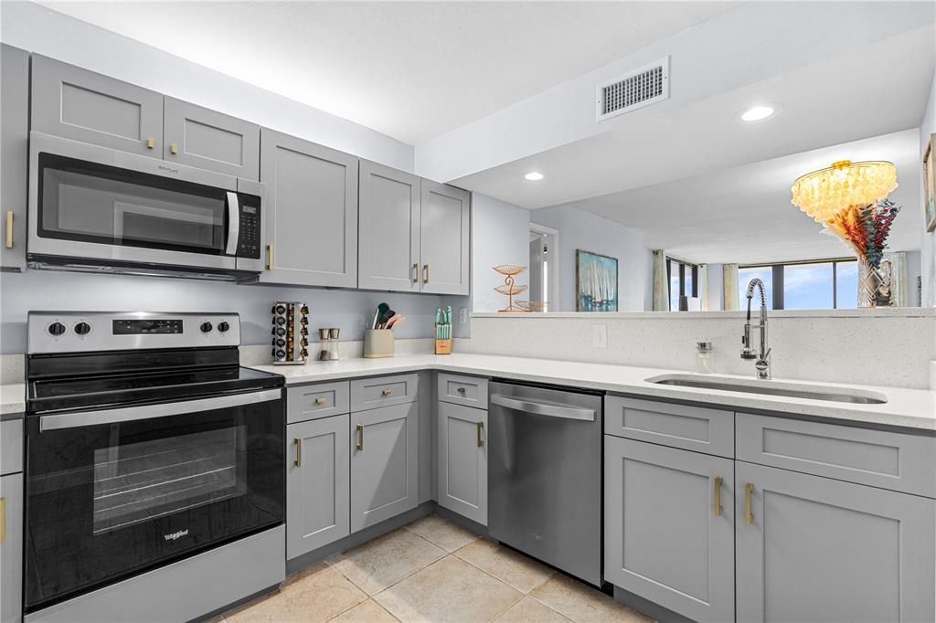 Activo con contrato: $485,000 (2 camas, 2 baños, 1347 Pies cuadrados)