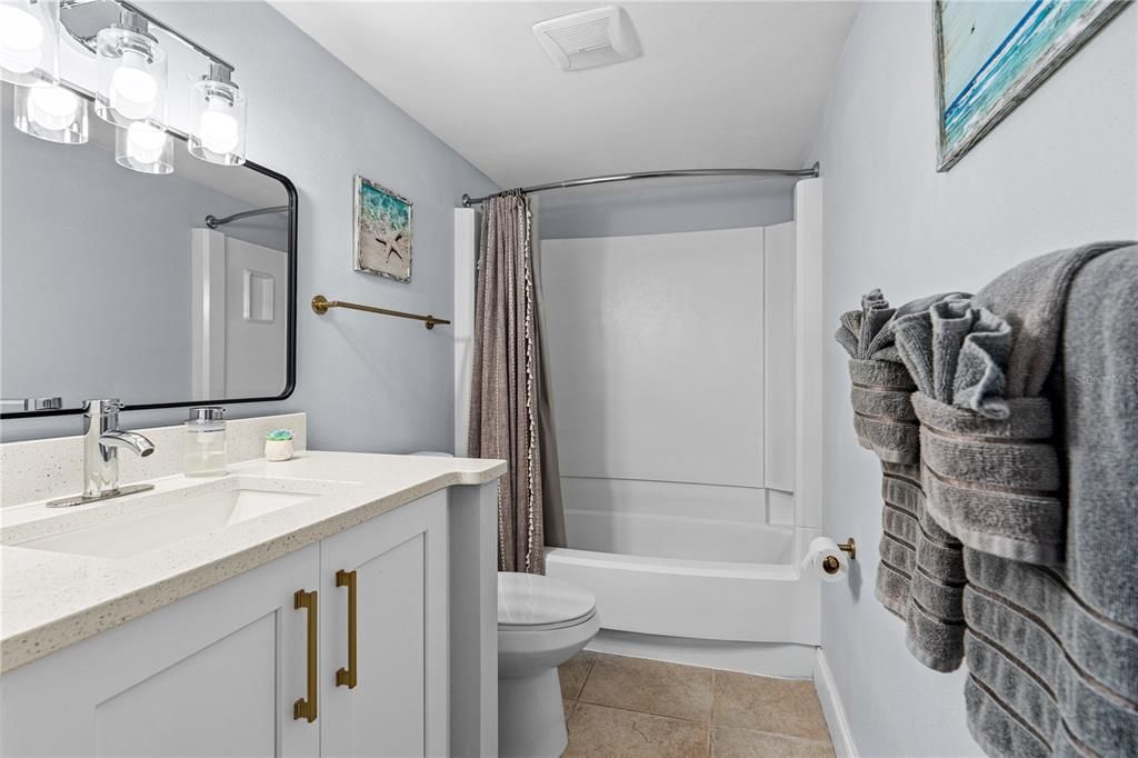 Activo con contrato: $485,000 (2 camas, 2 baños, 1347 Pies cuadrados)