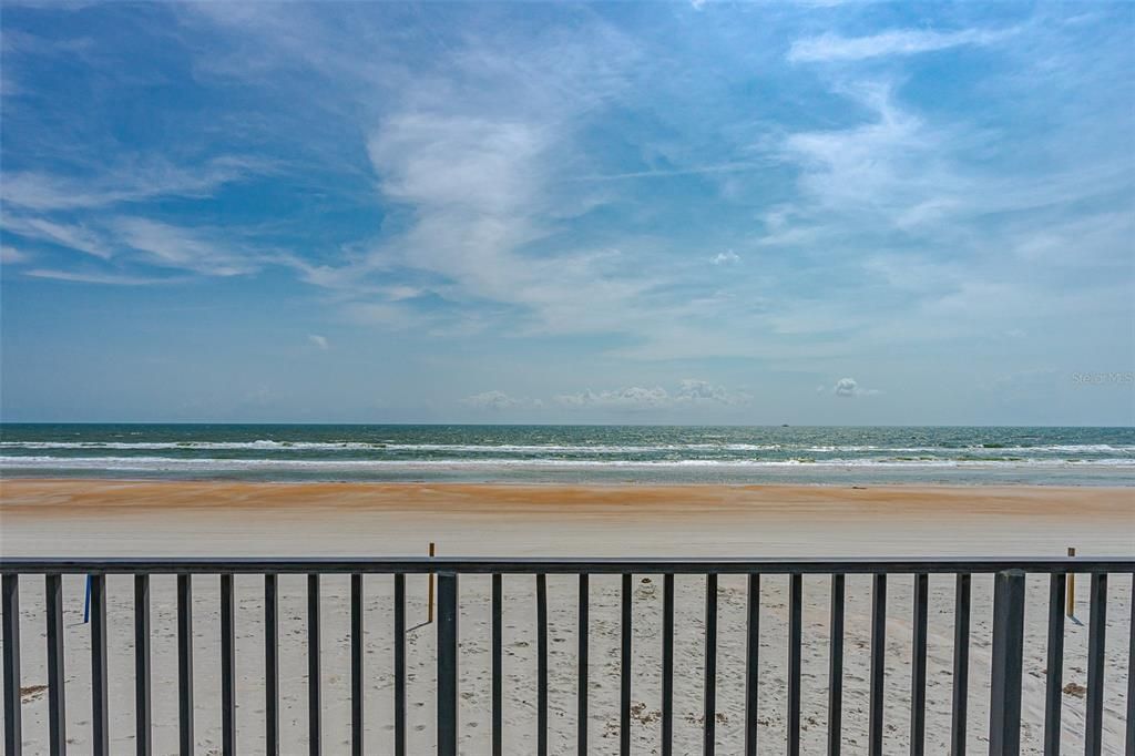 Activo con contrato: $485,000 (2 camas, 2 baños, 1347 Pies cuadrados)