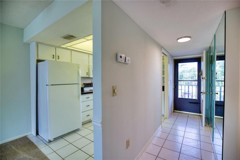 For Rent: $1,400 (2 beds, 2 baths, 864 Square Feet)